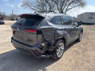 2022 Toyota Highlander Hybrid Limited - Exterior Rear Right Corner Image